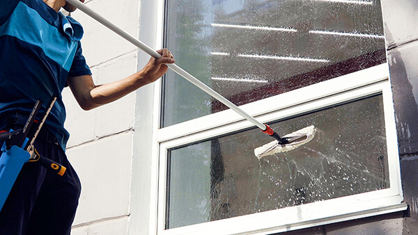 professional commercial window cleaning service